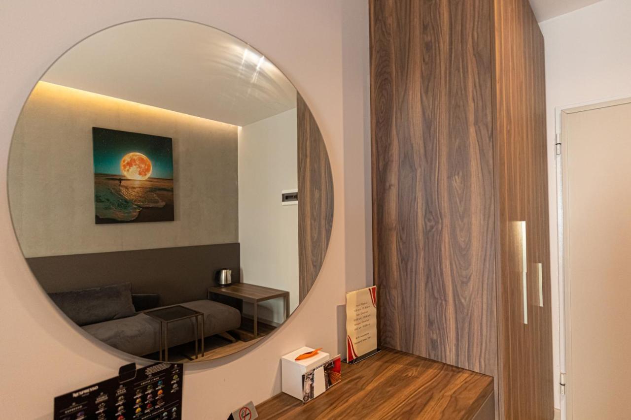 Novus Rooms Vlorë Buitenkant foto