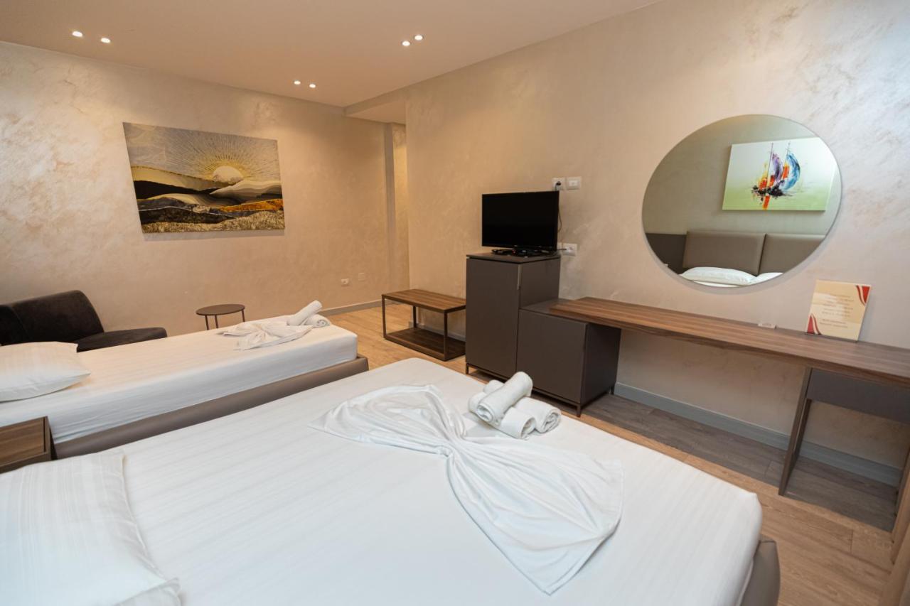 Novus Rooms Vlorë Buitenkant foto