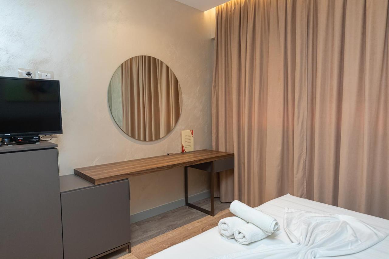 Novus Rooms Vlorë Buitenkant foto