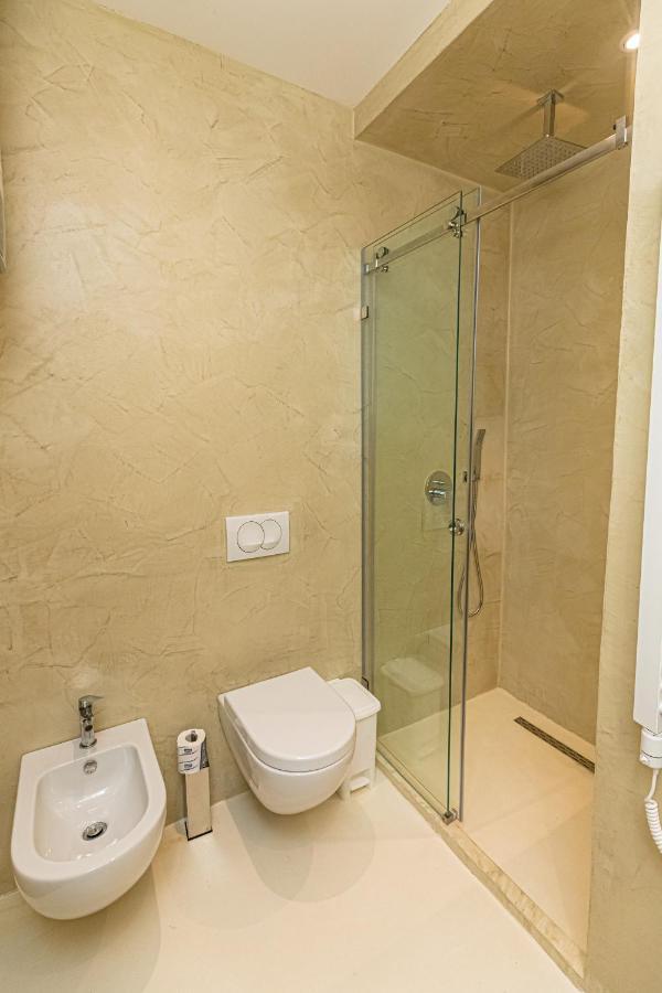 Novus Rooms Vlorë Buitenkant foto